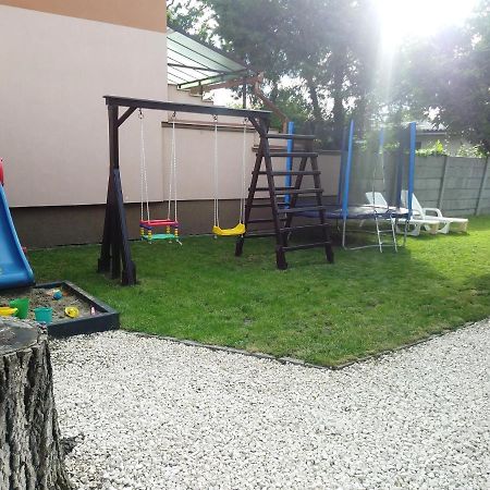 Szivarvany Apartman Gyula Exterior photo