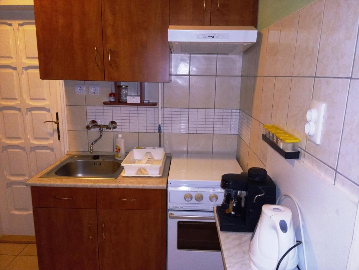 Szivarvany Apartman Gyula Exterior photo
