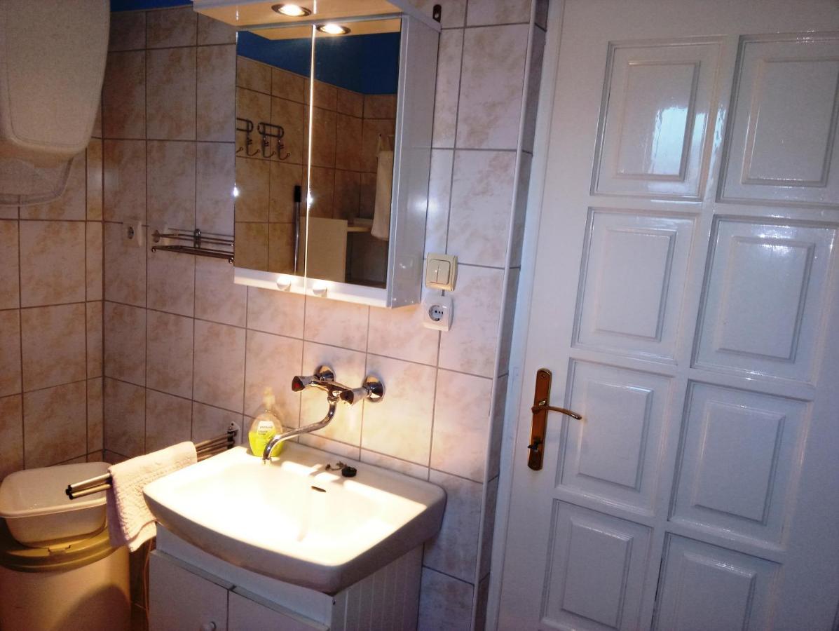 Szivarvany Apartman Gyula Exterior photo