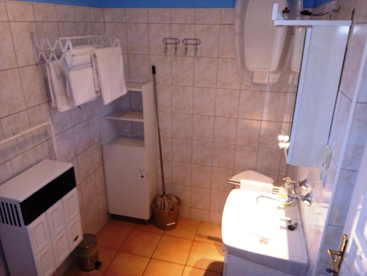 Szivarvany Apartman Gyula Exterior photo