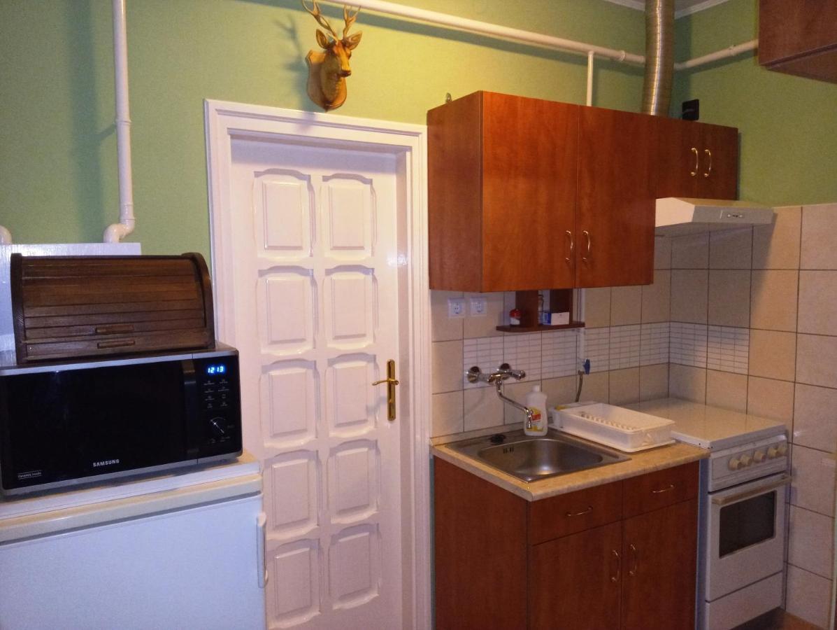 Szivarvany Apartman Gyula Exterior photo