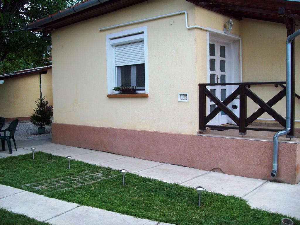 Szivarvany Apartman Gyula Room photo